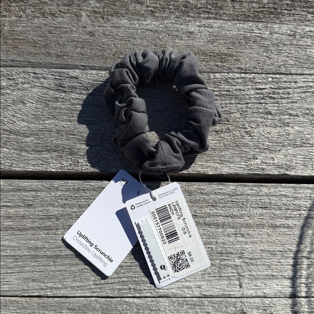 Lululemon‎ Uplifting Scrunchie anchor grey NWT